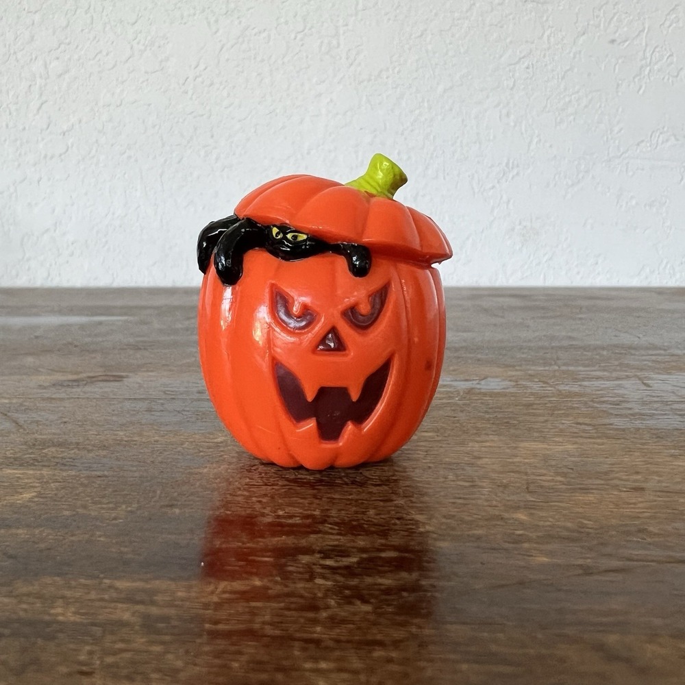 Vintage Hallmark Heartline Merry‎ Miniatures Pumpkin Peeking Spider Figurine
